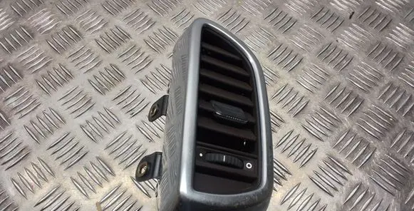 Rear air vent grill