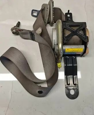 Nissan X-Trail T30 Front seatbelt 0430094