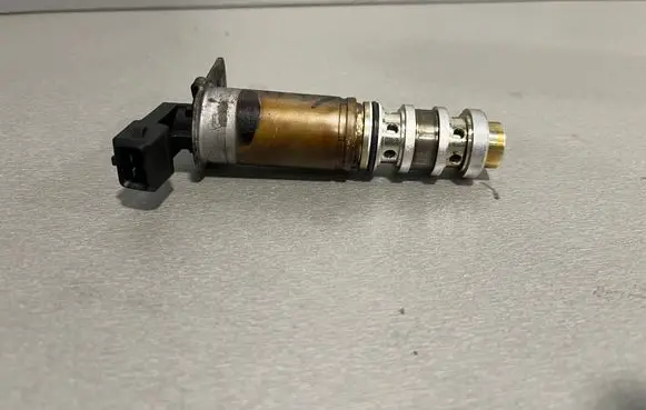 BMW 3 E92 E93 Camshaft vanos timing valve 7584115 13151279 11367584115