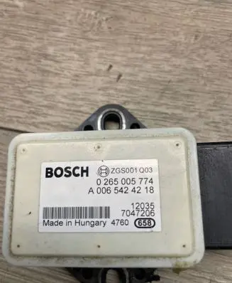 Mercedes-Benz Vito Viano W639 ESP acceleration yaw rate sensor A0065424218 ZGS001Q03 7047206