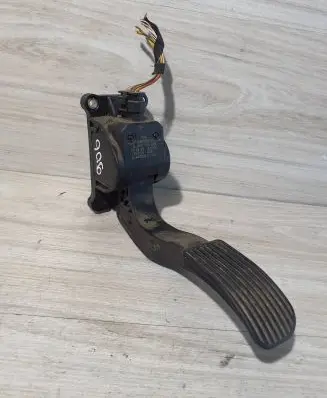 Mercedes-Benz Sprinter W906 Accelerator throttle pedal A4473000200 0280755025 170605A03111