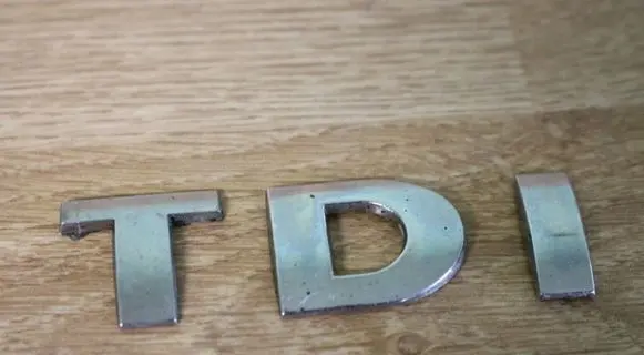 Volkswagen Touran I Manufacturers badge/model letters 