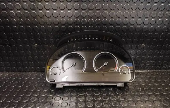 Speedometer (instrument cluster)