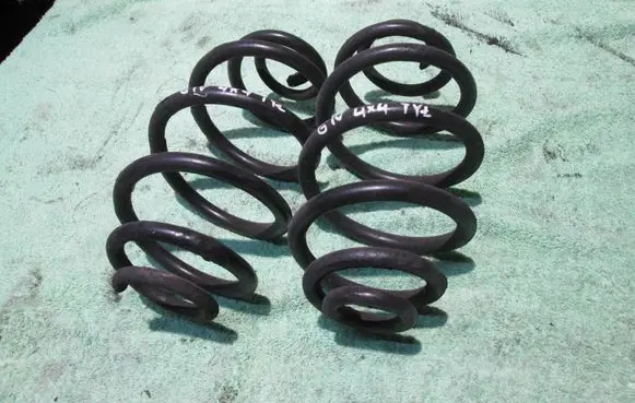 Volkswagen Golf IV Rear coil spring rubber mount