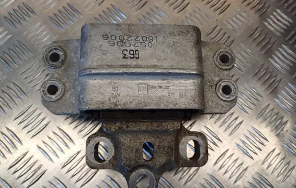 Engine mount bracket