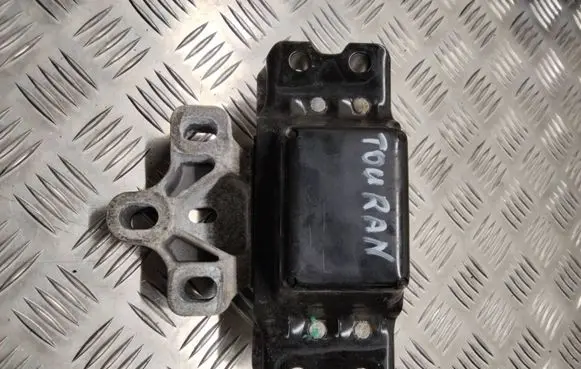 Volkswagen Touran I Engine mount bracket 