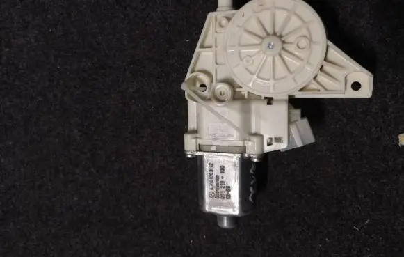 Mercedes-Benz E W212 Front door window regulator motor A2048200142 971219100