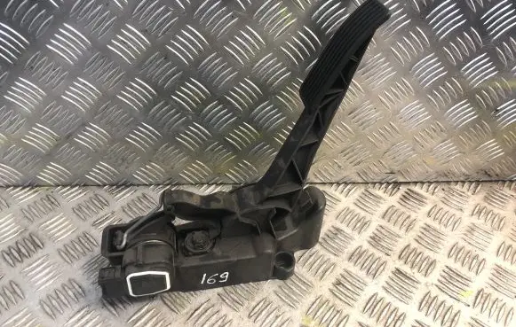 Mercedes-Benz A W169 Accelerator throttle pedal 1693000204