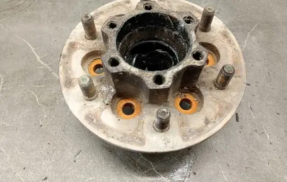 Isuzu D-Max Front wheel hub