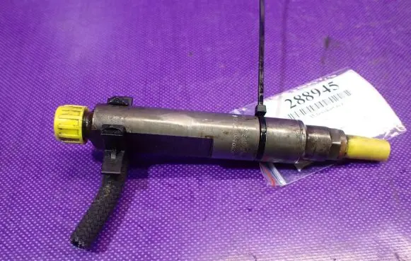 Volvo S40, V40 Fuel injector 7700875036