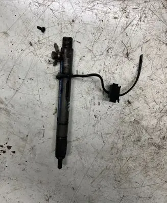 Audi A6 S6 C5 4B Fuel injector