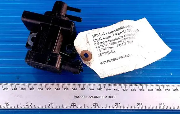 Opel Astra J Vacuum valve 55576356