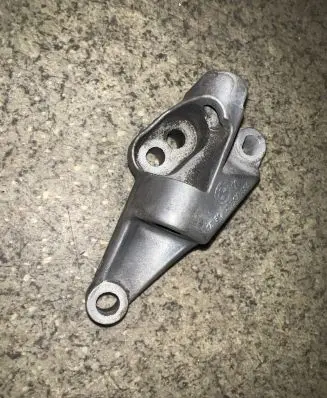 BMW 5 E60 E61 Generator/alternator bracket 7793090
