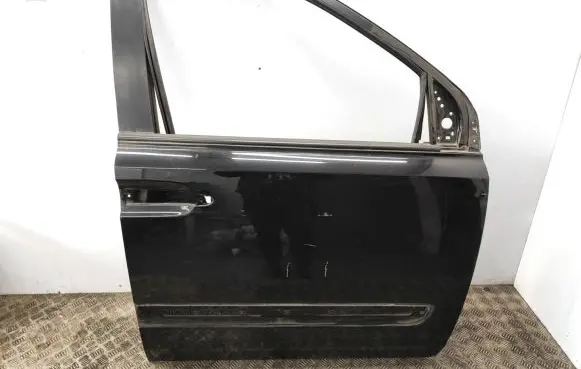 KIA Carnival Front door