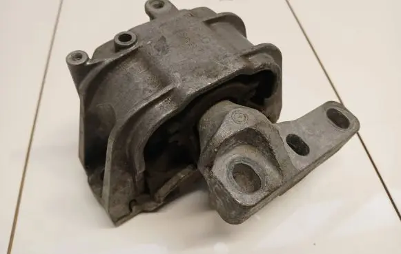 Volkswagen Caddy Engine mount bracket 1K0199262AS