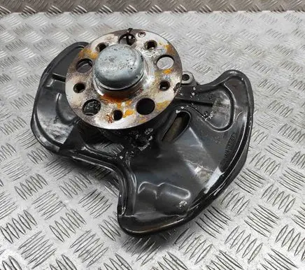 Mercedes-Benz E C207 W207 Front wheel hub A2043320101