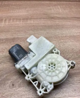 Opel Astra G Front door window regulator motor C86122100 160880402