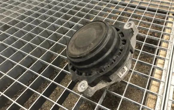BMW 1 F20 F21 Engine mount bracket 6855456