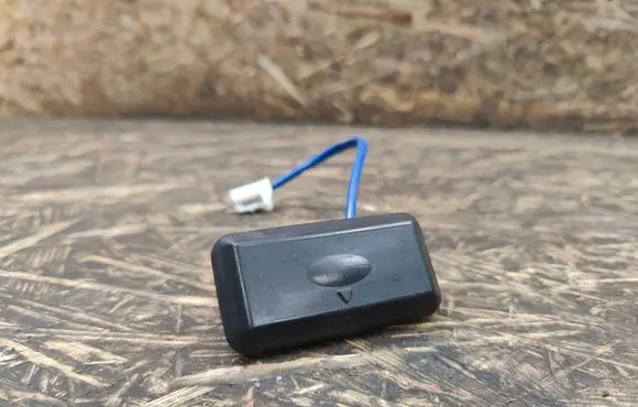 KIA Optima Tailgate opening switch 