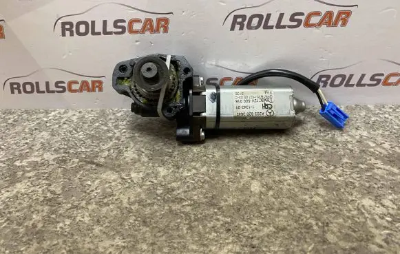 Mercedes-Benz C W203 Seat adjustment motor A2038203642 1134301