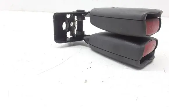Middle seatbelt buckle (rear)