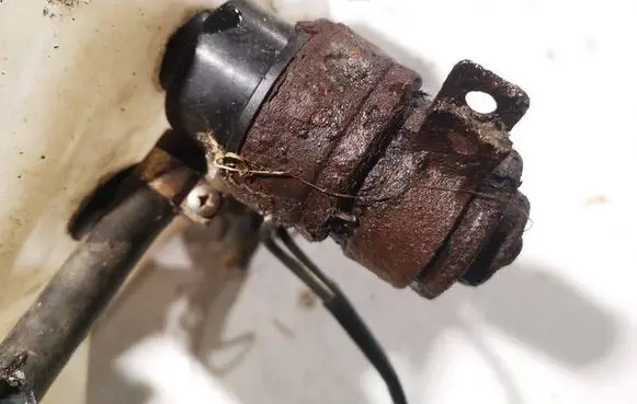 Subaru Legacy Headlight washer pump 