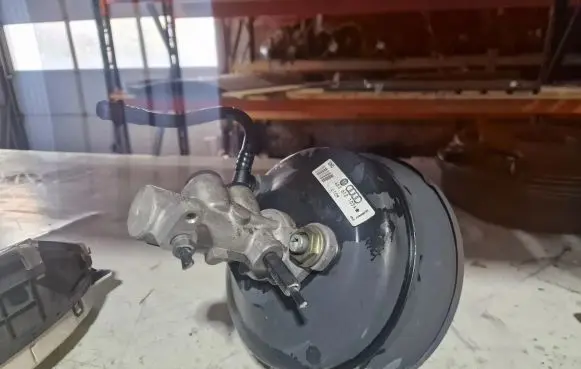 Audi A6 S6 C5 4B Brake booster 4B3612105A