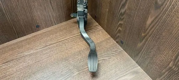 Iveco Daily 35 - 40.10 Accelerator throttle pedal 0281002632 504061734