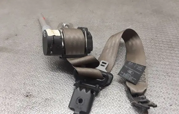 Volvo V70 Rear seatbelt 39859388