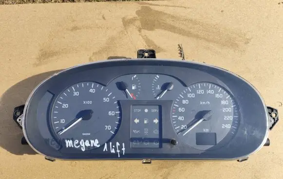 Renault Megane I Speedometer (instrument cluster) P8200059776 246875km NS0363709K