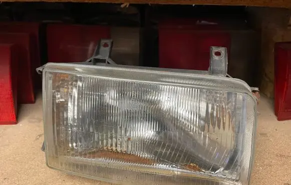 Volkswagen Transporter - Caravelle T4 Headlight/headlamp 4411114 4411114R