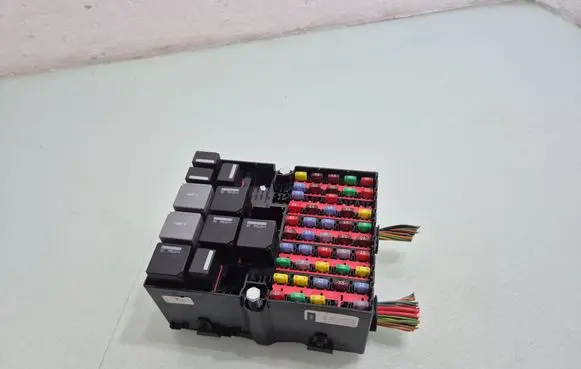 Ford Fiesta Fuse module 6S6T14401
