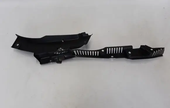 Engine bonnet/hood lock trim molding