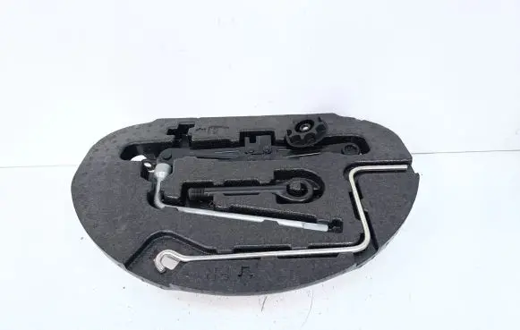 Toyota Prius+ (ZVW40) Tool set 6477747080