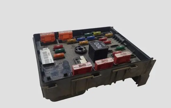 Volkswagen PASSAT B6 Fuse module 3C0937125 63592777 45206487