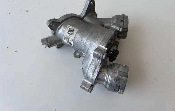 Mercedes-Benz CLS C257 Thermostat/thermostat housing 6562000015