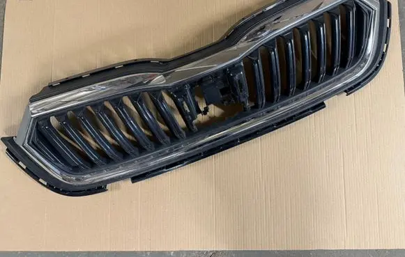 Skoda Octavia Mk4 Front bumper upper radiator grill 5E3853653