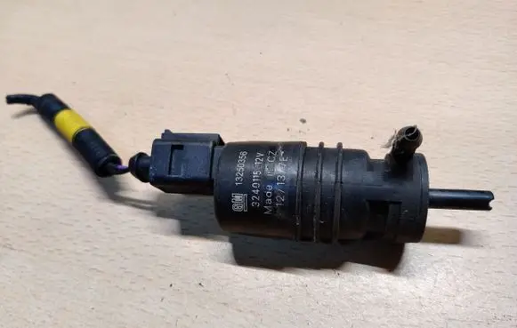 Chevrolet Captiva Windscreen/windshield washer pump 13250356