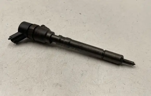 KIA Carens II Fuel injector 0445110064