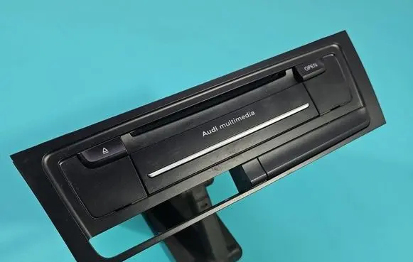 Audi A5 8T 8F Radio/CD/DVD/GPS head unit 8T1035652D IMPRK1572137