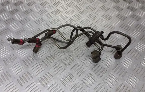 Nissan Primera Fuel line pipe
