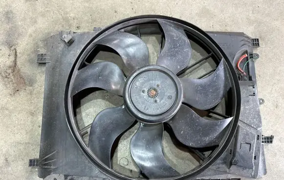 Mercedes-Benz E A207 Electric radiator cooling fan A2049060212