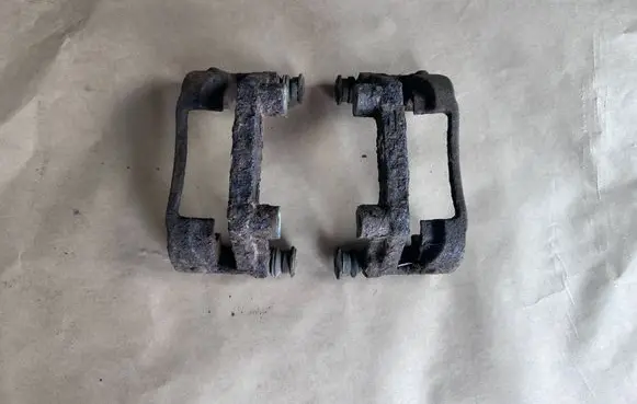 Ford Mondeo Mk III Brake caliper pad carrier rear 