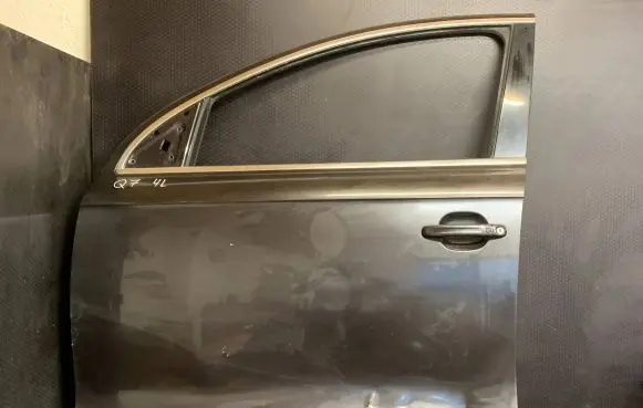 Audi Q7 4L Front door