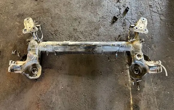 Peugeot 2008 I Rear axle beam 