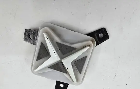 Polestar 4 Manufacturer badge logo/emblem 8893567493 20240110 LC37852