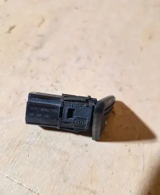 Ford Focus Tailgate opening switch 99AG19B514AC D3L0A