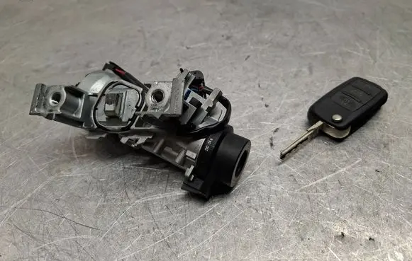 Volkswagen Golf V Ignition lock 1K0905851B 1K0905865