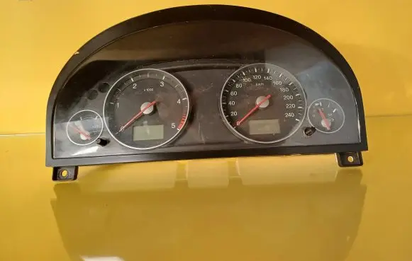 Ford Mondeo Mk III Speedometer (instrument cluster) 3S7F10841
