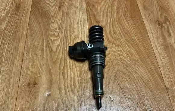 Volkswagen PASSAT B6 Fuel injector 0414720312